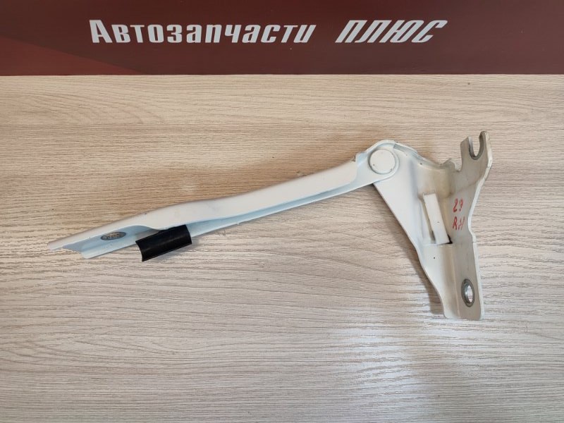 Петля капота