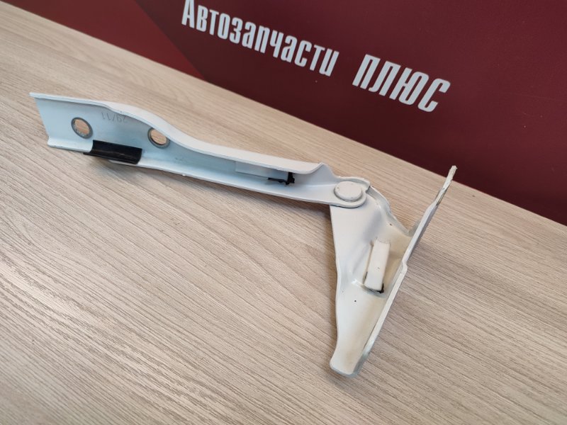 Петля капота