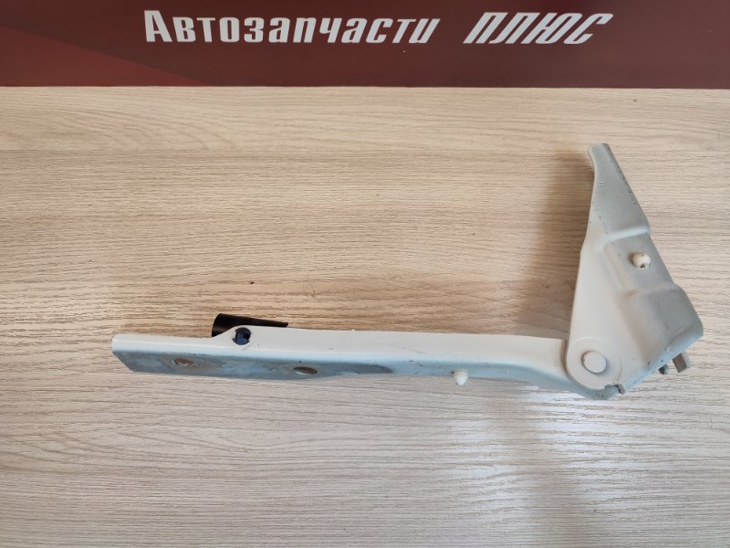 Петля капота