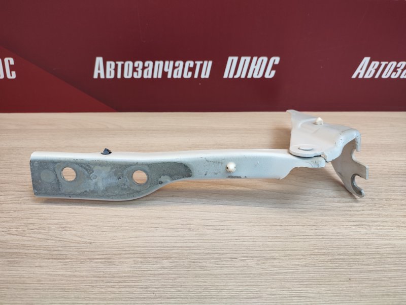 Петля капота