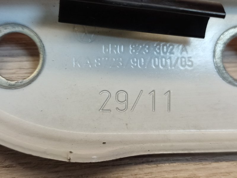 Петля капота