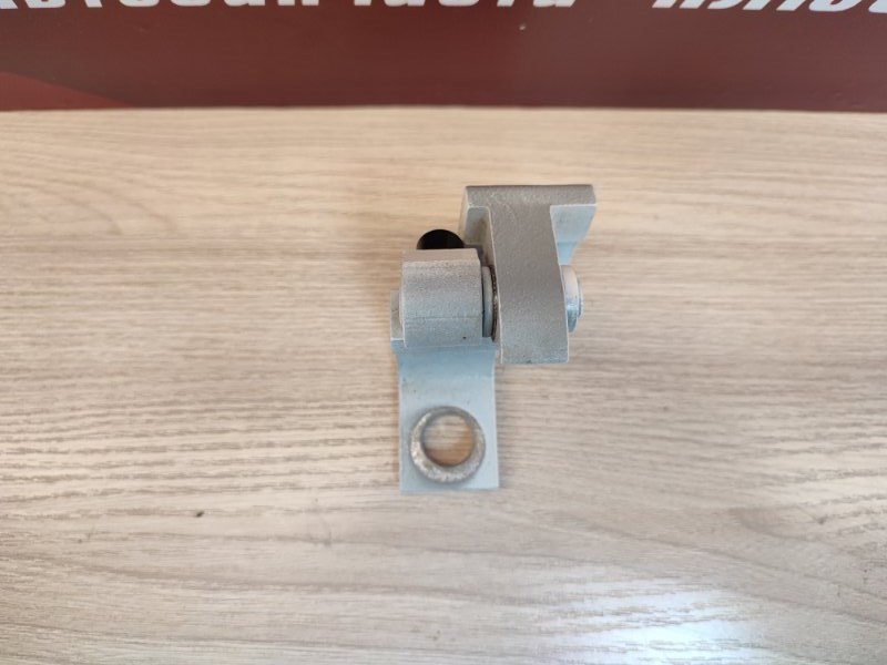 Петля двери