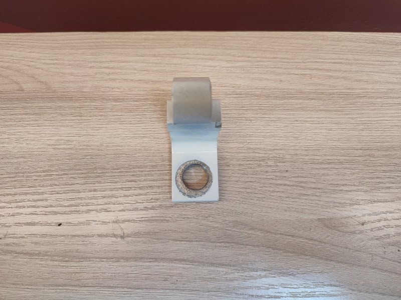 Петля двери