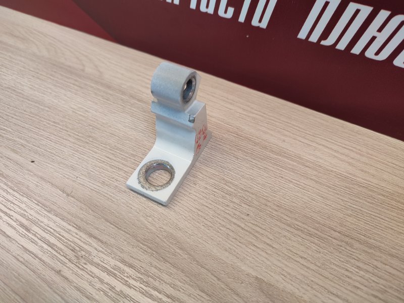 Петля двери