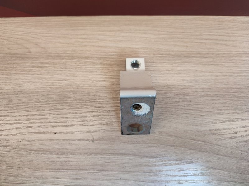 Петля двери