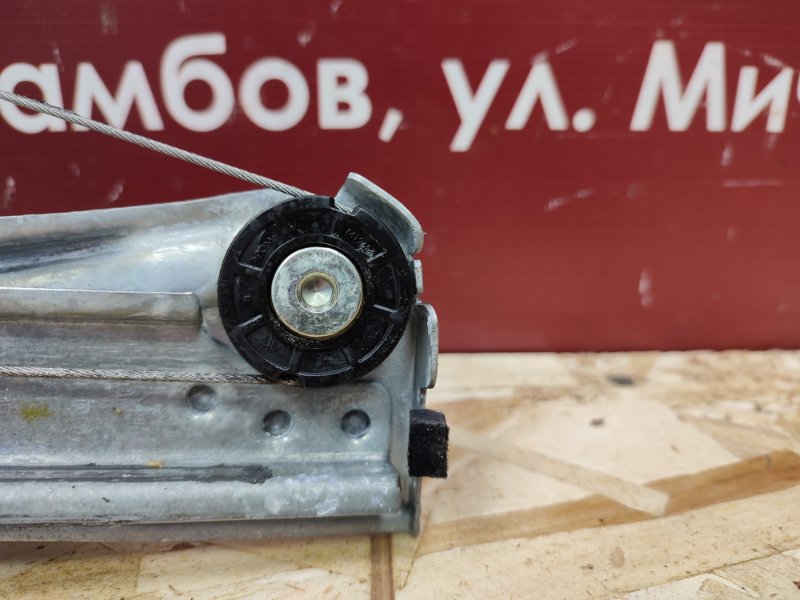 Стеклоподъемник    двери