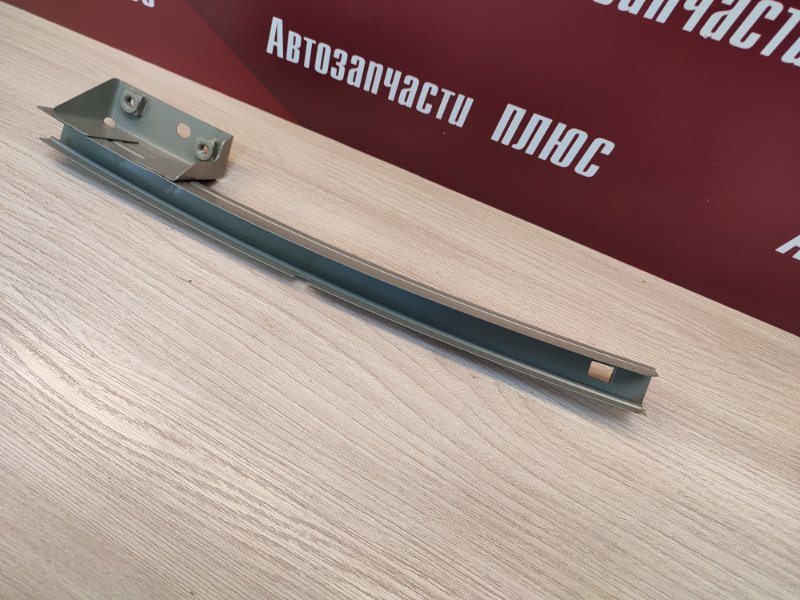 Направляющая стекла двери