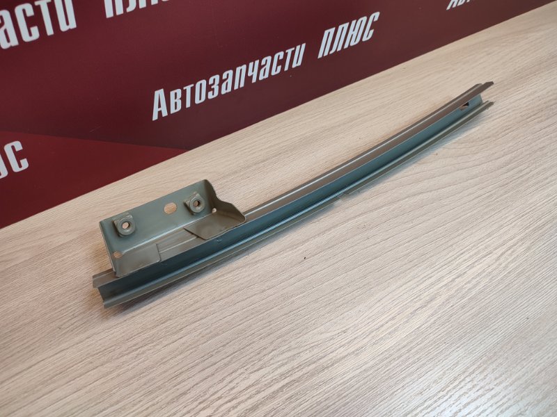 Направляющая стекла двери