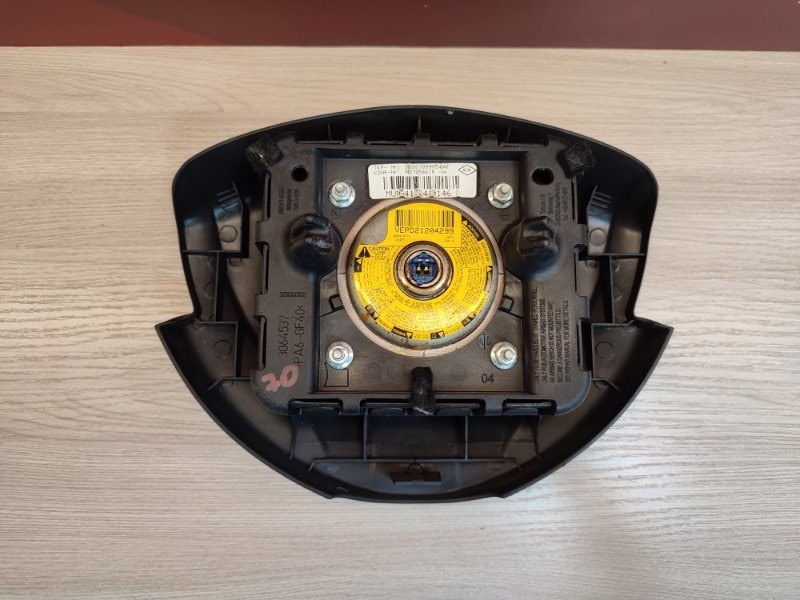 Подушка безопасности водителя