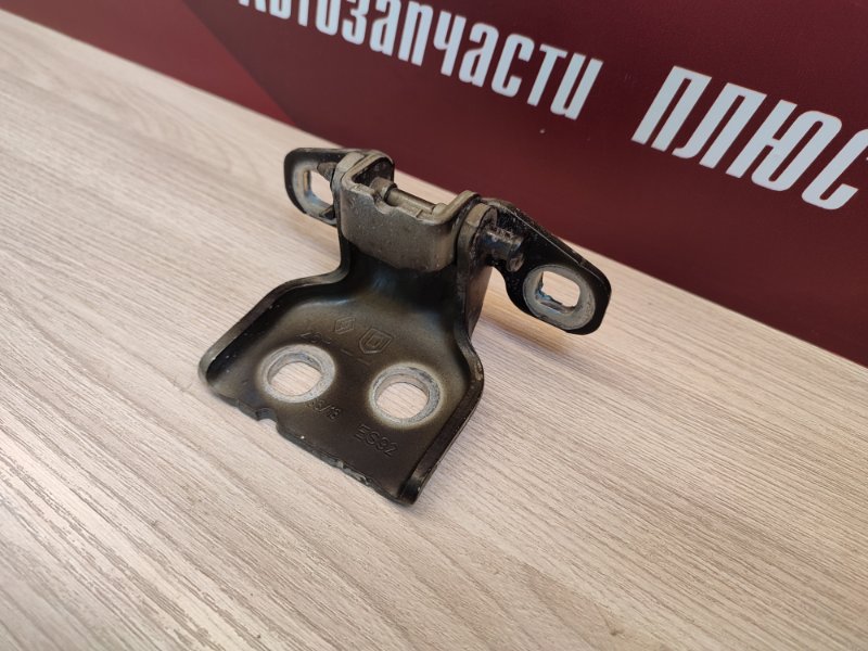 Петля двери