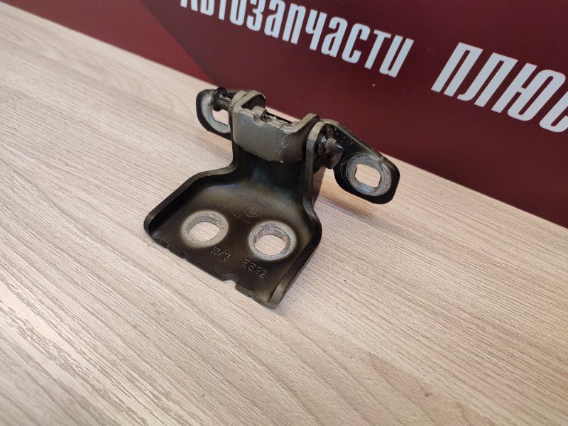 Петля двери