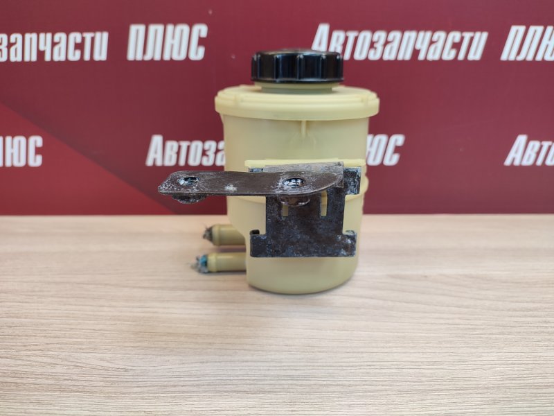 Бачок гидроусилителя руля