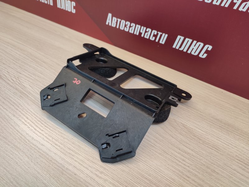 Кронштейн блока управления двигателем