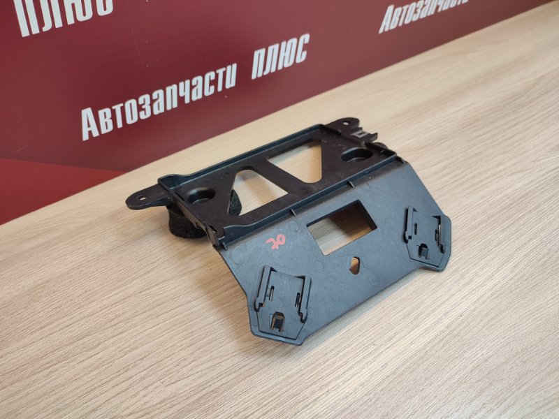 Кронштейн блока управления двигателем