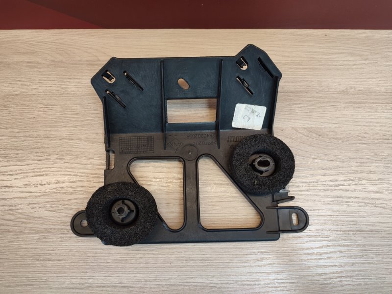 Кронштейн блока управления двигателем