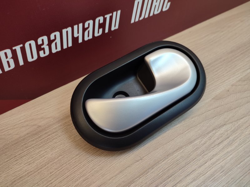 внутренняя ручка двери