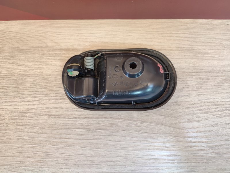 внутренняя ручка двери