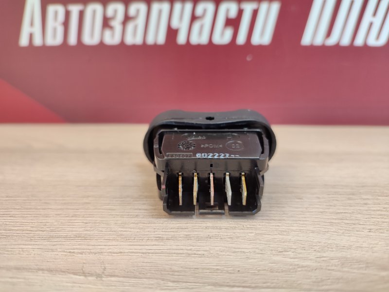 Кнопка стеклоподъемника