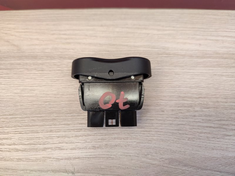 Кнопка стеклоподъемника