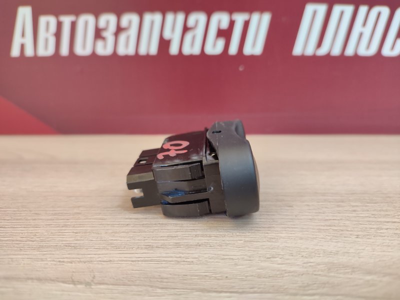 Кнопка стеклоподъемника