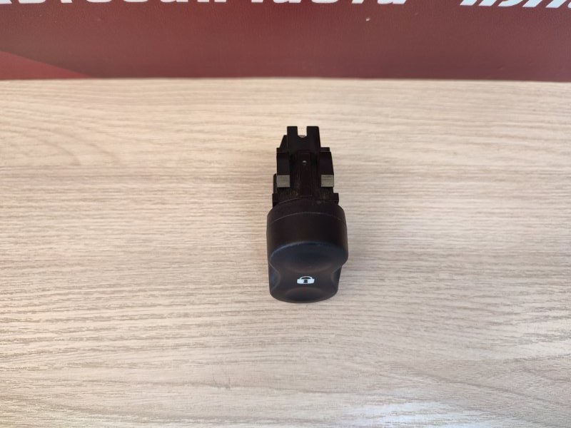 Кнопка блокировки дверей