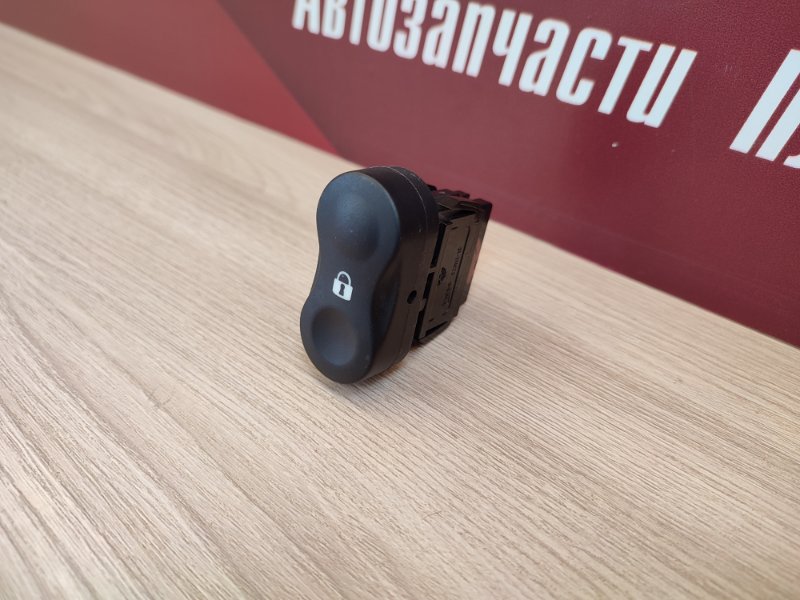 Кнопка блокировки дверей