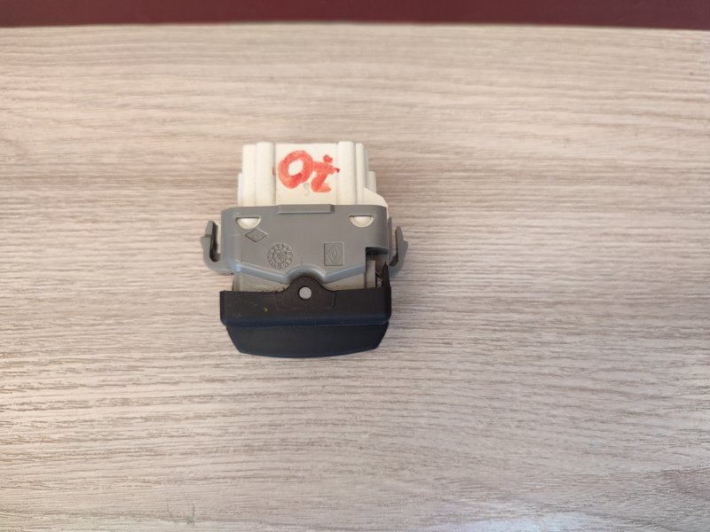 Кнопка блокировки стеклоподъемников