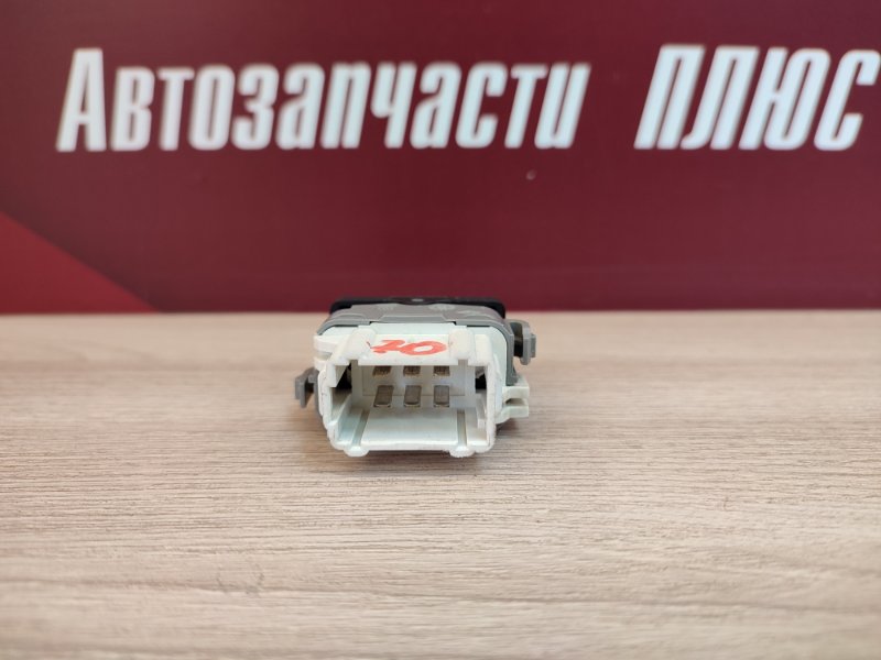 Кнопка блокировки стеклоподъемников