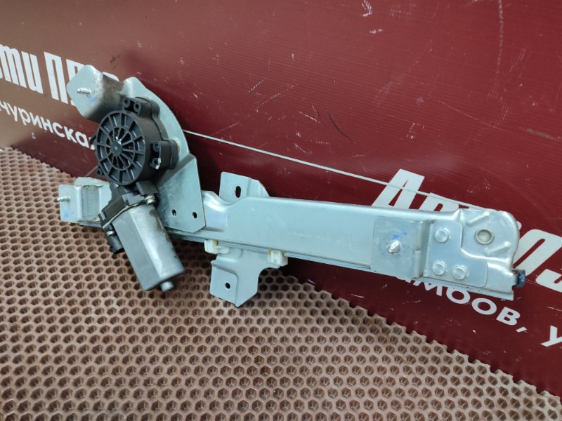 Стеклоподъемник    двери