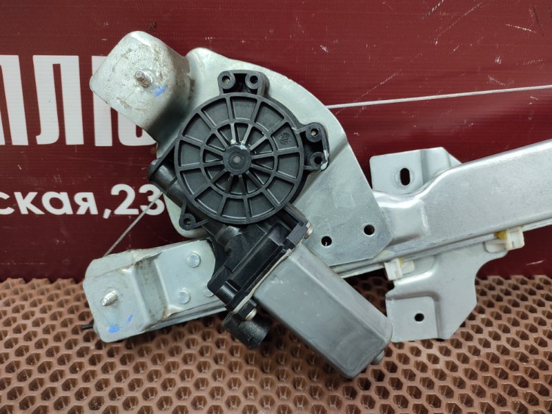 Стеклоподъемник    двери