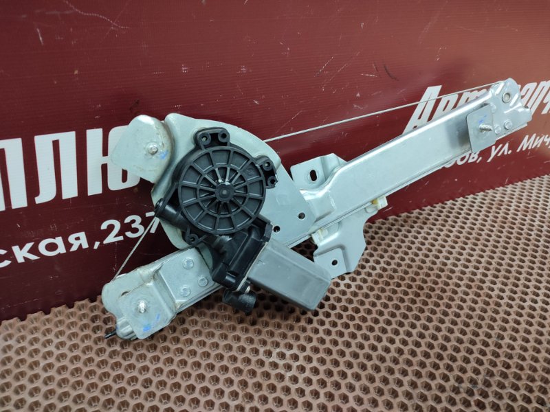 Стеклоподъемник    двери