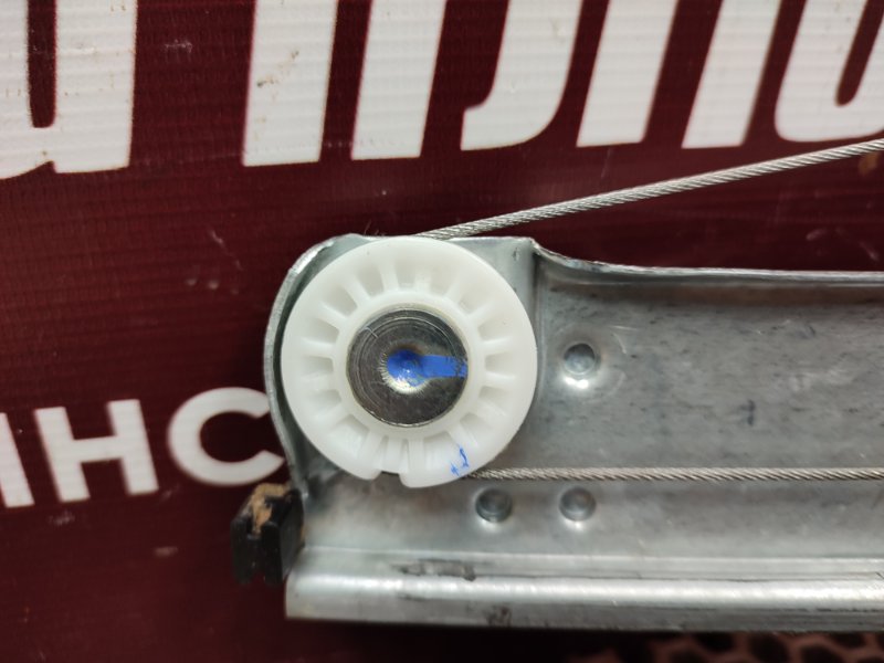 Стеклоподъемник    двери