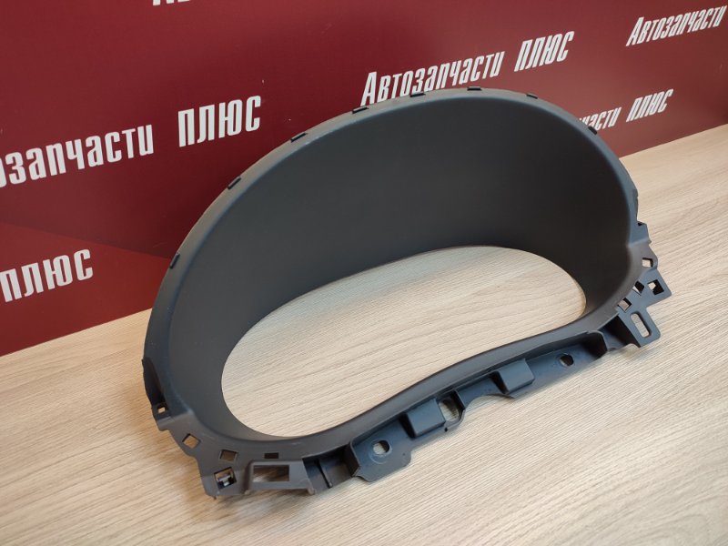 Козырек щитка приборов