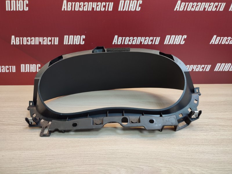 Козырек щитка приборов