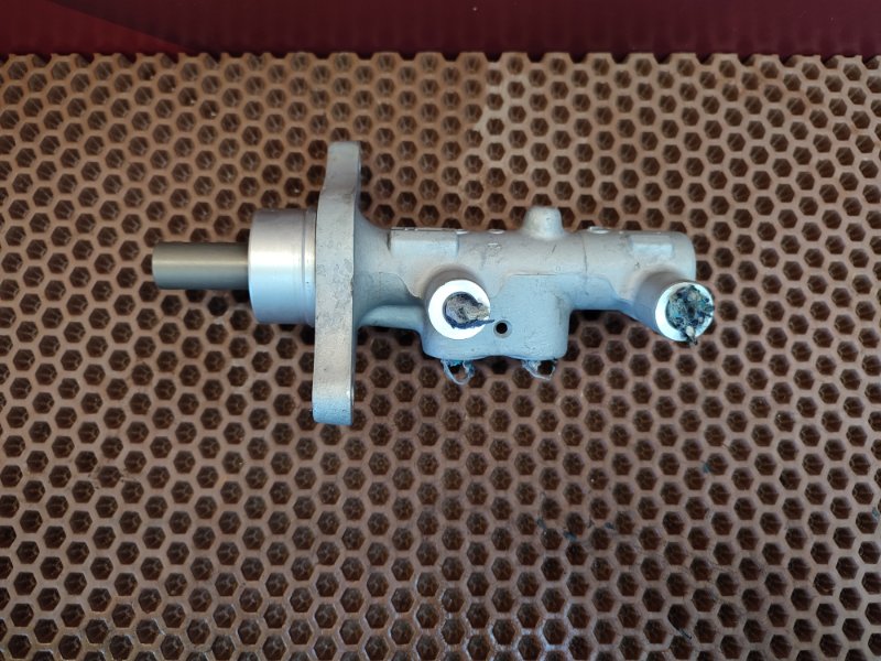 Главный тормозной цилиндр