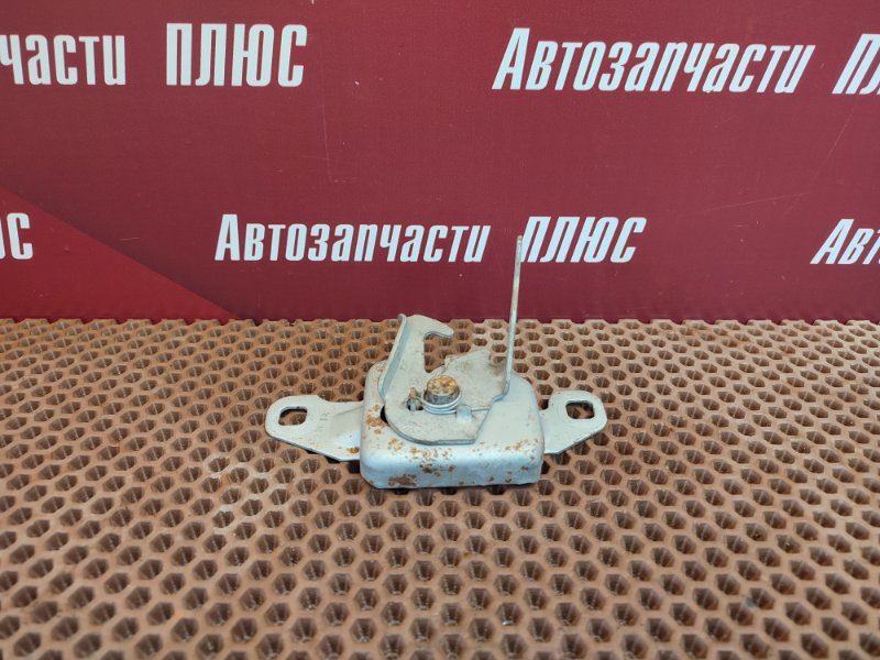 Замок капота