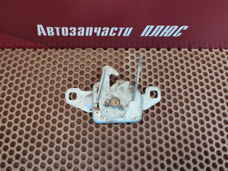 Замок капота