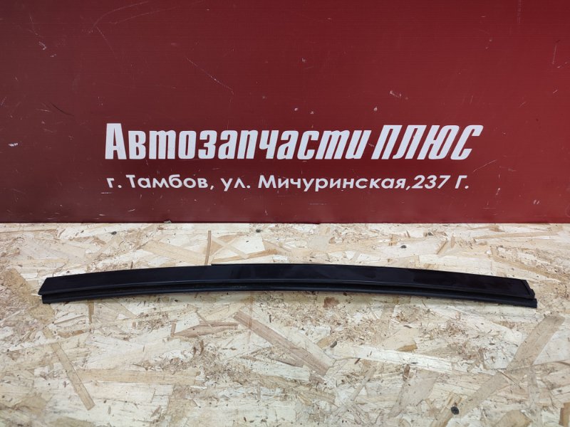 Направляющая стекла двери