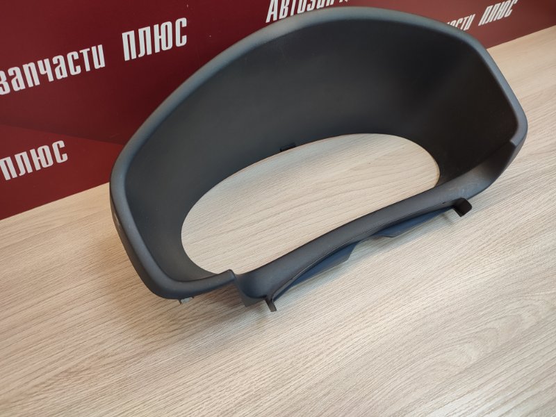 Козырек щитка приборов