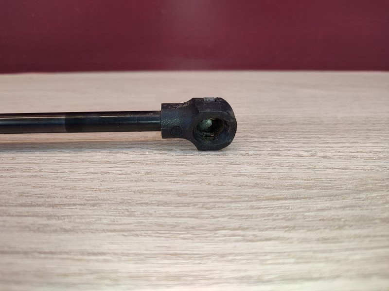 Амортизатор багажника