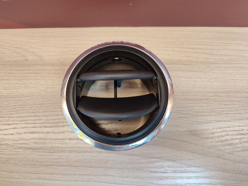 Воздушный дефлектор салона