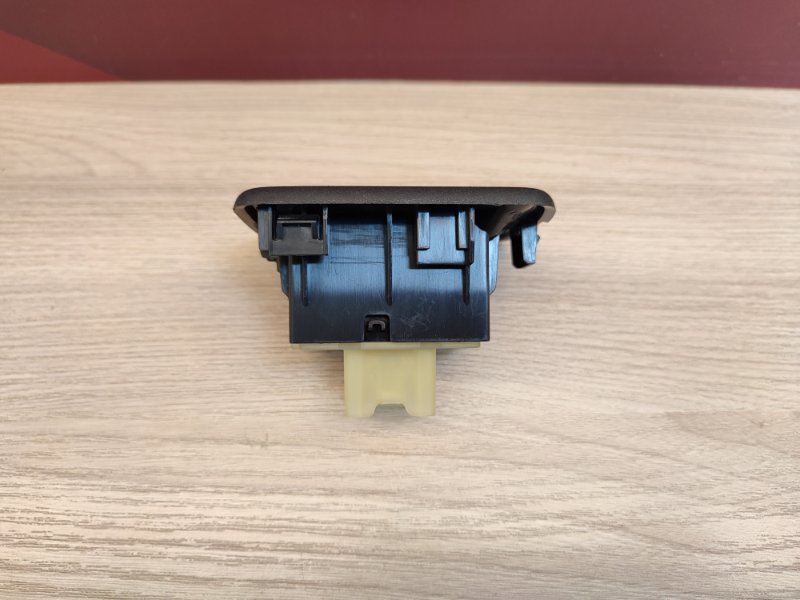 Кнопка стеклоподъемника