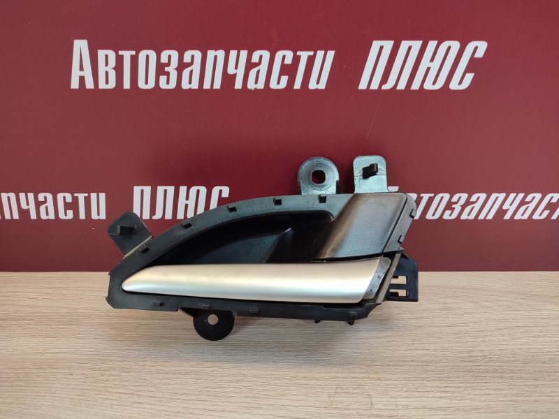 Внутренняя  ручка двери