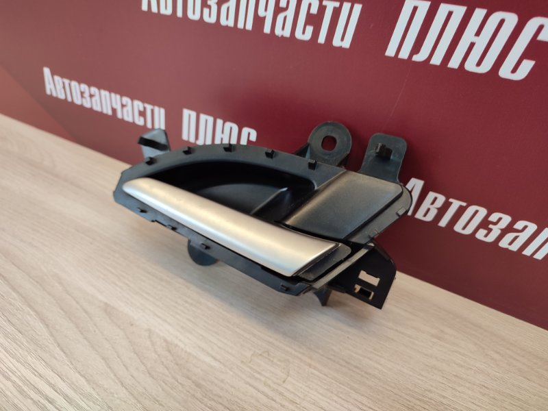 Внутренняя  ручка двери