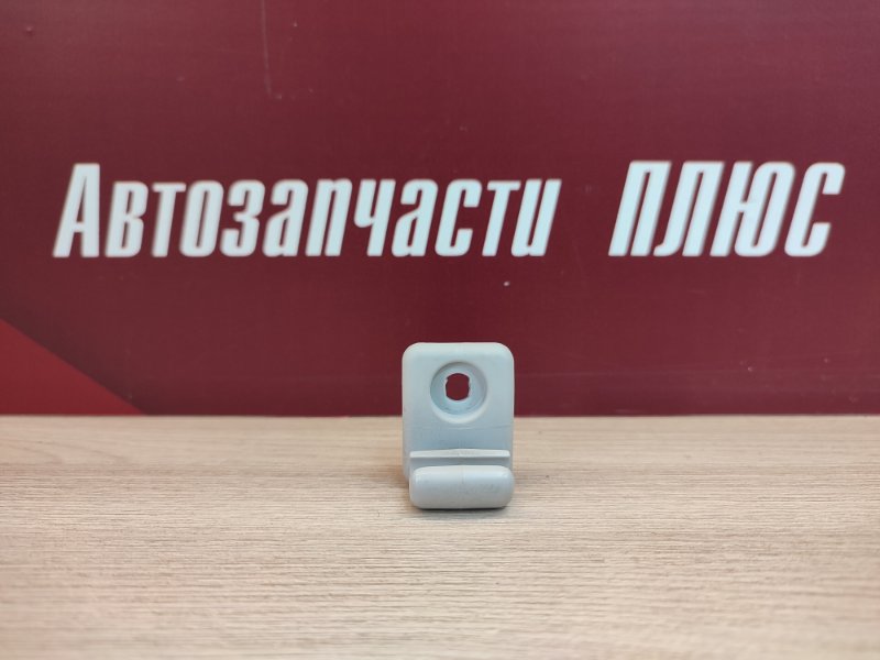 Крепление солнцезащитного козырька