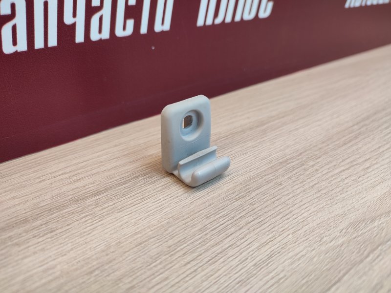 Крепление солнцезащитного козырька