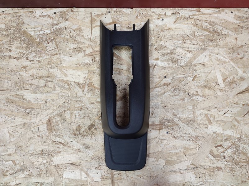 Консоль между сидений