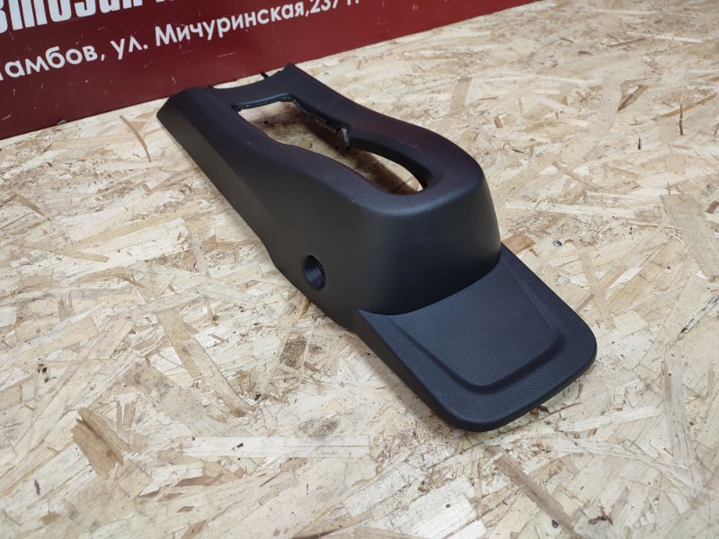 Консоль между сидений