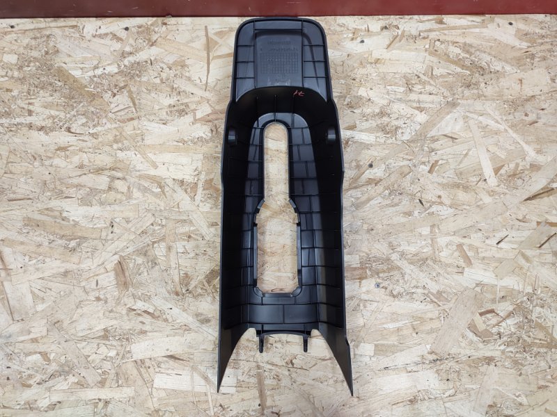 Консоль между сидений