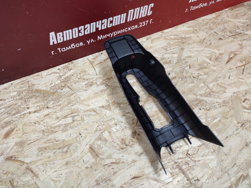 Консоль между сидений